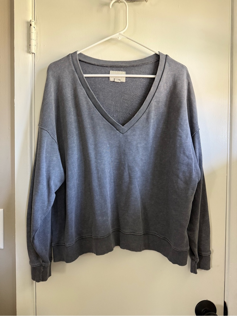 American Eagle Outfitters Oversized Washed V-Neck Sweater, Size XS